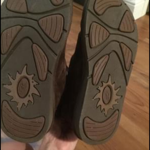 Size 5 ladies brown Ugg boots - Picture 3 of 3